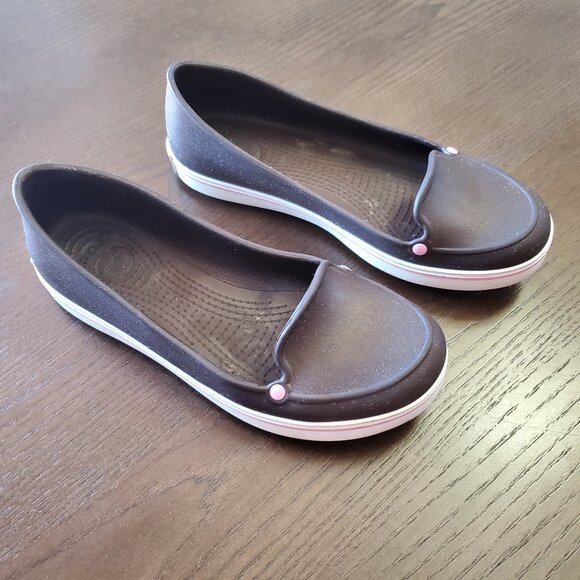 Women's Crocs flat shoes size 6 brown and pink - Picture 1 of 5